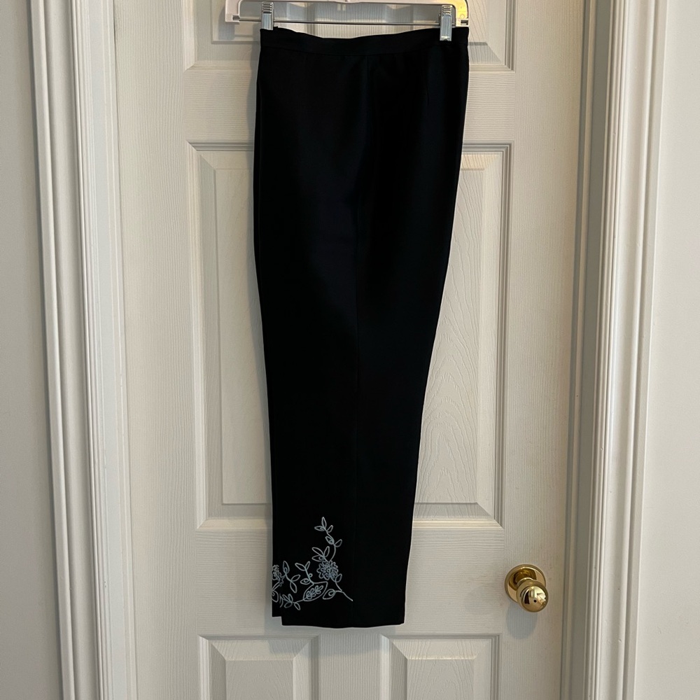 Style & Co. 💯SILK Black Capris with White and blue Floral Embroidery